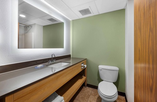 Monterey Hotel | Quality Inn & Suites Monterey I-40