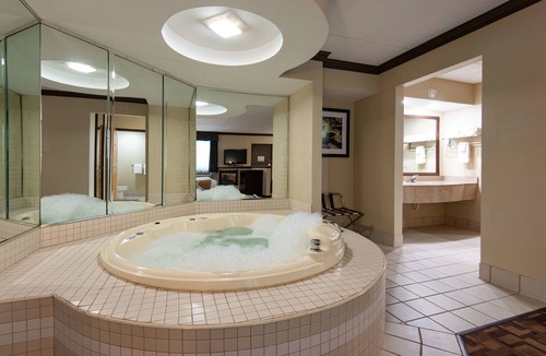 Milford Hotel | Quality Inn & Suites Quakertown - Allentown