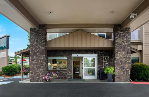 Silverdale Hotel | Quality Inn & Suites Silverdale Bangor-Keyport