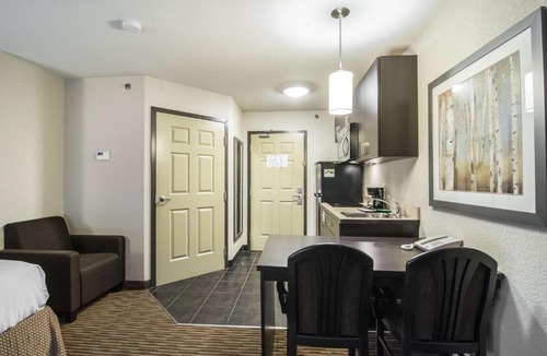 Thompson Hotel | Quality Inn & Suites Thompson