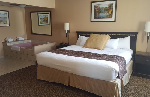 Black River Falls Hotel | Quality Inn & Suites Black River Falls I-94