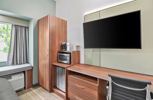 Meadowlands Hotel | Quality Inn & Suites