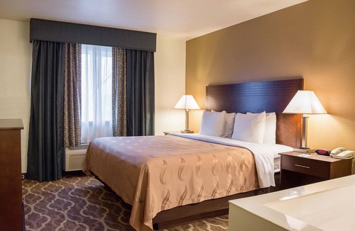 Salmon Creek Hotel | Quality Inn & Suites Vancouver North