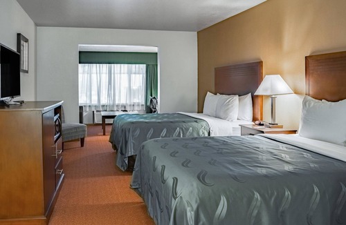 Salmon Creek Hotel | Quality Inn & Suites Vancouver North
