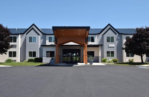 Calcium Hotel | Quality Inn & Suites Watertown Fort Drum