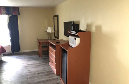 Woodstock Hotel | Quality Inn & Suites Woodstock near Lake Geneva