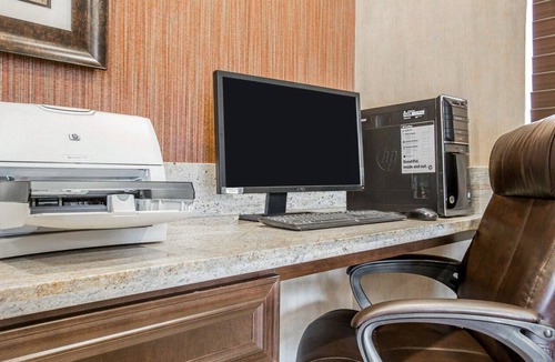 Woodland Hotel | Quality Inn & Suites Woodland - Sacramento Airport