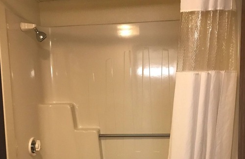 Worcester Hotel | Quality Inn & Suites Worcester