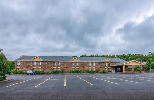 Tully Hotel | Quality Inn Tully I-81