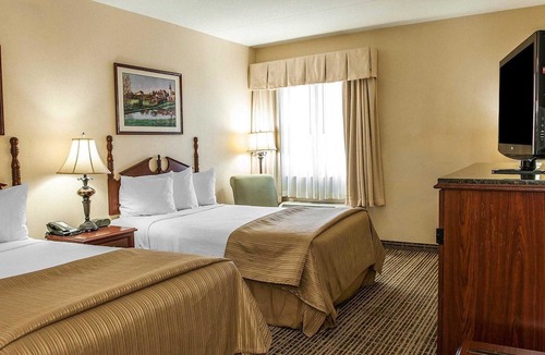 Roseland Hotel | Quality Inn University Area