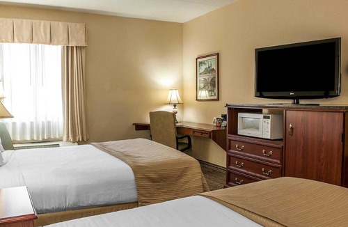Roseland Hotel | Quality Inn University Area