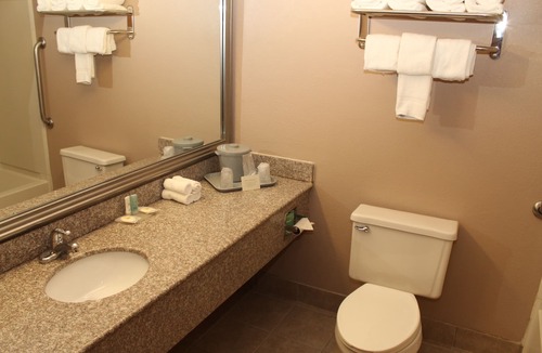 Lockport Hotel | Quality Inn