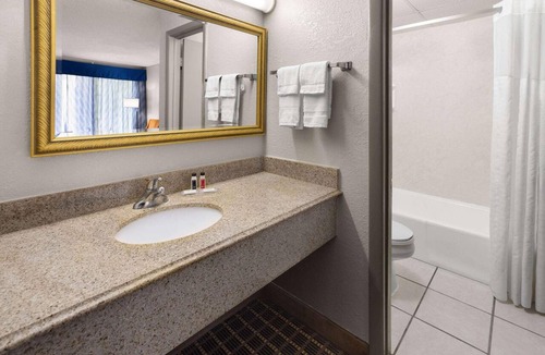 Waycross Hotel | Quality Inn Waycross