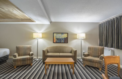 West Edmonton Hotel | Quality Inn West Edmonton