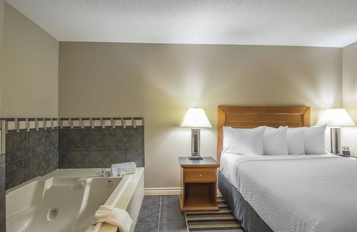 West Edmonton Hotel | Quality Inn West Edmonton