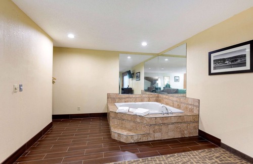 Wooster Hotel | Quality Inn Wooster
