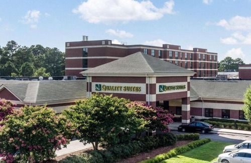 Northwest Hotel | Quality Suites Lake Wright - Norfolk Airport