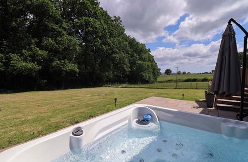 Honiton Cottage | QUANTOCK BARN, pet friendly, country holiday cottage in Honiton