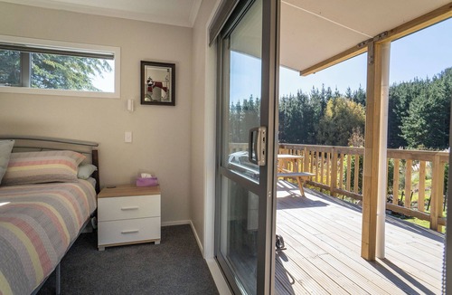 Raglan Cabin | QUARRY CABIN - spa, outside shower, new build, rural peaceful private setting