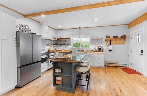 Spruce Head Cottage | Quarry Village Compound; 4BR + Hot Tub on a workin