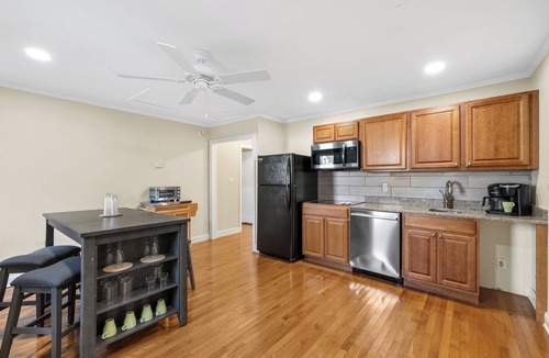 Cambridge House | Quarterdeck cottage at Swan Cove Manor - A cozy stay for up to 4 people