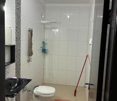Lixeira House | Quarto 2 com ar-condicionado e Wi Fi em Cuiabá