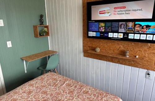 Centro Bed & Breakfast | Quarto 6 no Centro de Itajaí, Ar+SmartTv
