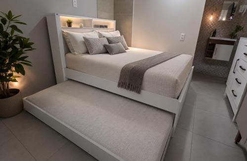 Lambari House | Quarto Aconchegante Completo Wi-Fi TV Microondas Cafeteira Entrada Privativa
