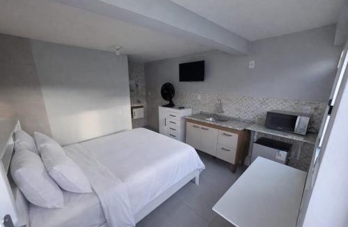 Lambari House | Quarto Aconchegante Completo Wi-Fi TV Microondas Cafeteira Entrada Privativa
