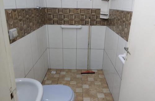 Peruibe House | Quarto com banheiro ar condicionado familiar