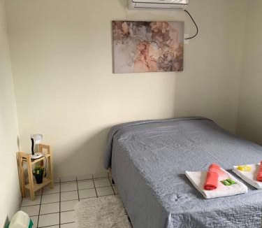 Bessa Apartment | Quarto com banheiro e ar privativos Demais areas do ap compartilhadas com o anfitriao Hospedes LGBTQIA sao bem vindos