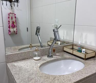 Florianopolis House | QUARTO COM BANHEIRO PRIVATIVO no espelho D'agua Coração Pedra Branca