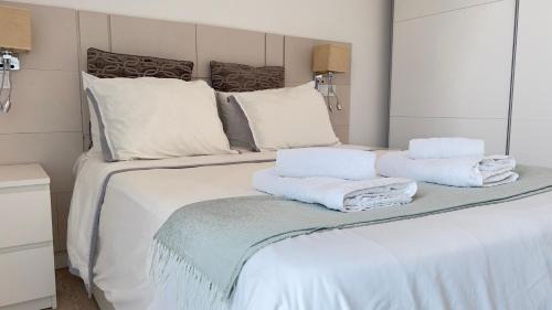 Reboleira House | Quarto com casa de banho privativo