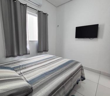 Bacabal House | Quarto Executivo em Bacabal-MA - TV, Frigobar e Ar-condicionado