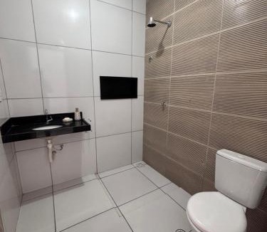 Bacabal House | Quarto Executivo em Bacabal-MA - TV, Frigobar e Ar-condicionado