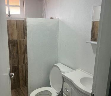 Sao Bento do Sapucai Apartment | Quarto n°6 de solteiro acomoda 4 pessoas