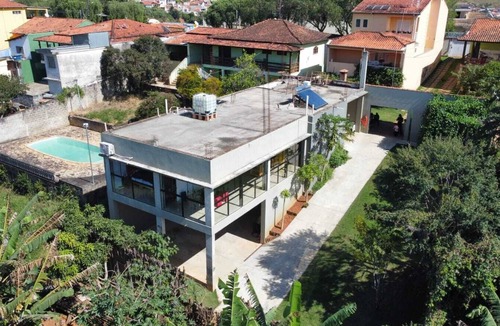 Cambui House | Quarto Privativo com Banheiro Externo de uso Exclusivo