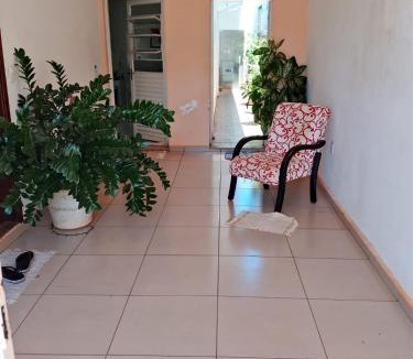 Jau House | Quarto Triplo Privado com Banheiro ao lado