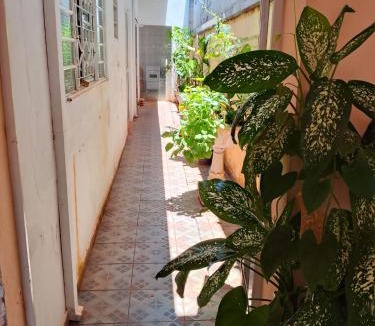 Jau House | Quarto Triplo Privado com Banheiro ao lado