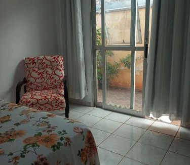 Jau House | Quarto Triplo Privado com Banheiro ao lado