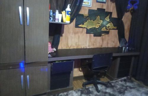 Jardim dos Ipes House | Quarto Vip, cama king, ar e tv, sacada e banheiro