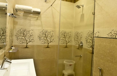 Sidhpur Hotel | Quartz Himalayan Brothers