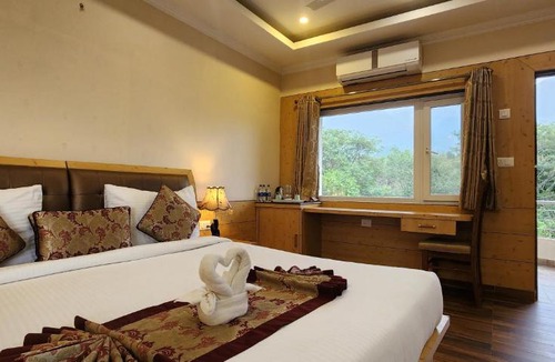 Fatehpur Hotel | Quartz Himalayan Brothers