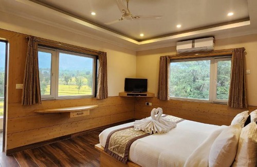 Fatehpur Hotel | Quartz Himalayan Brothers