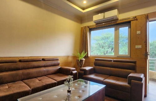 Fatehpur Hotel | Quartz Himalayan Brothers