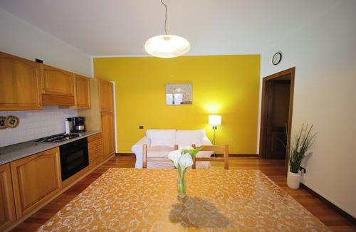 Colico Piano Apartment | Quattro Stagioni Spring Garden Holiday Apartment with Pool