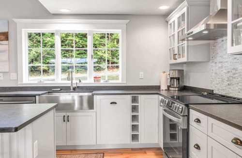 Quechee House | Quechee House with Hot Tub & Panoramic Views
