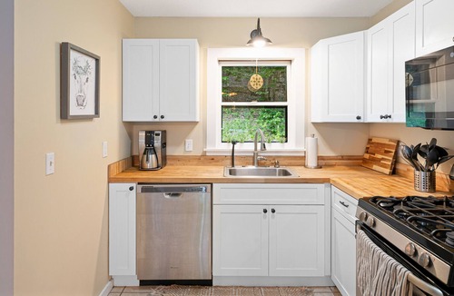 West Hartford House | Quechee Lakes home on three acres - trail access, fireplace, AC - dog-friendly