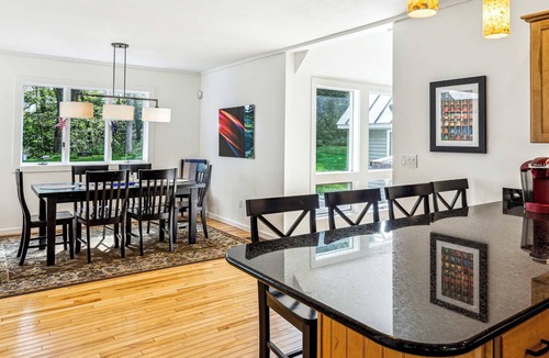 Quechee House | Quechee Meadows Home with Hot Tub & Kayak
