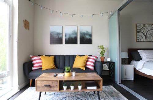 Lower Queen Anne Apartment | Queen Anne Abode - 1 Block from CPA! - Free Parking!